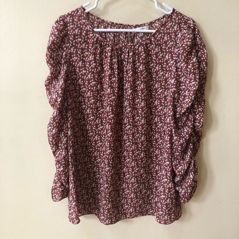 Max Studio Crepe Ruched Sleeve Blouse - Picture 4 of 8